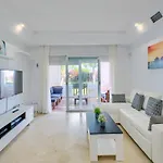 Apartamento Cozy Side With Pool Estepona