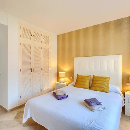 Cozy Side With Pool Apartamento