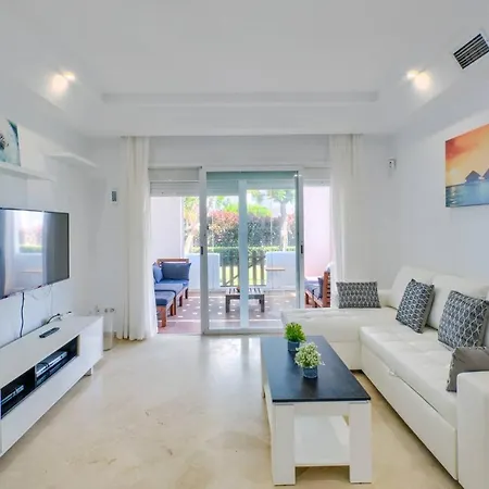 Apartment Cozy Side With Pool Estepona